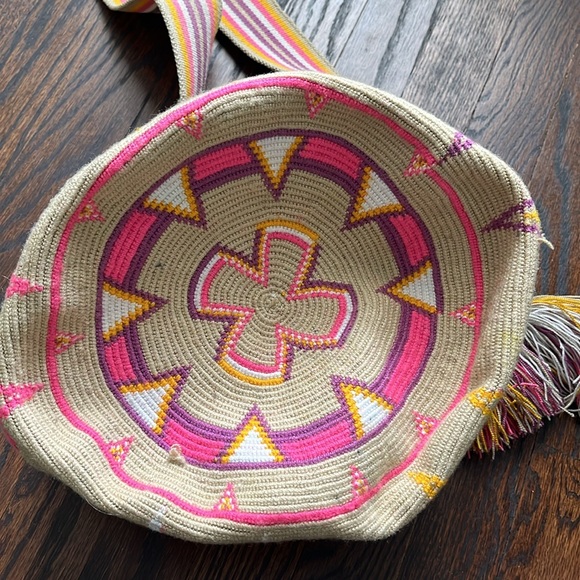 Handmade colorful woven bucket bag with tassels. Crossbody bag. - Picture 4 of 7